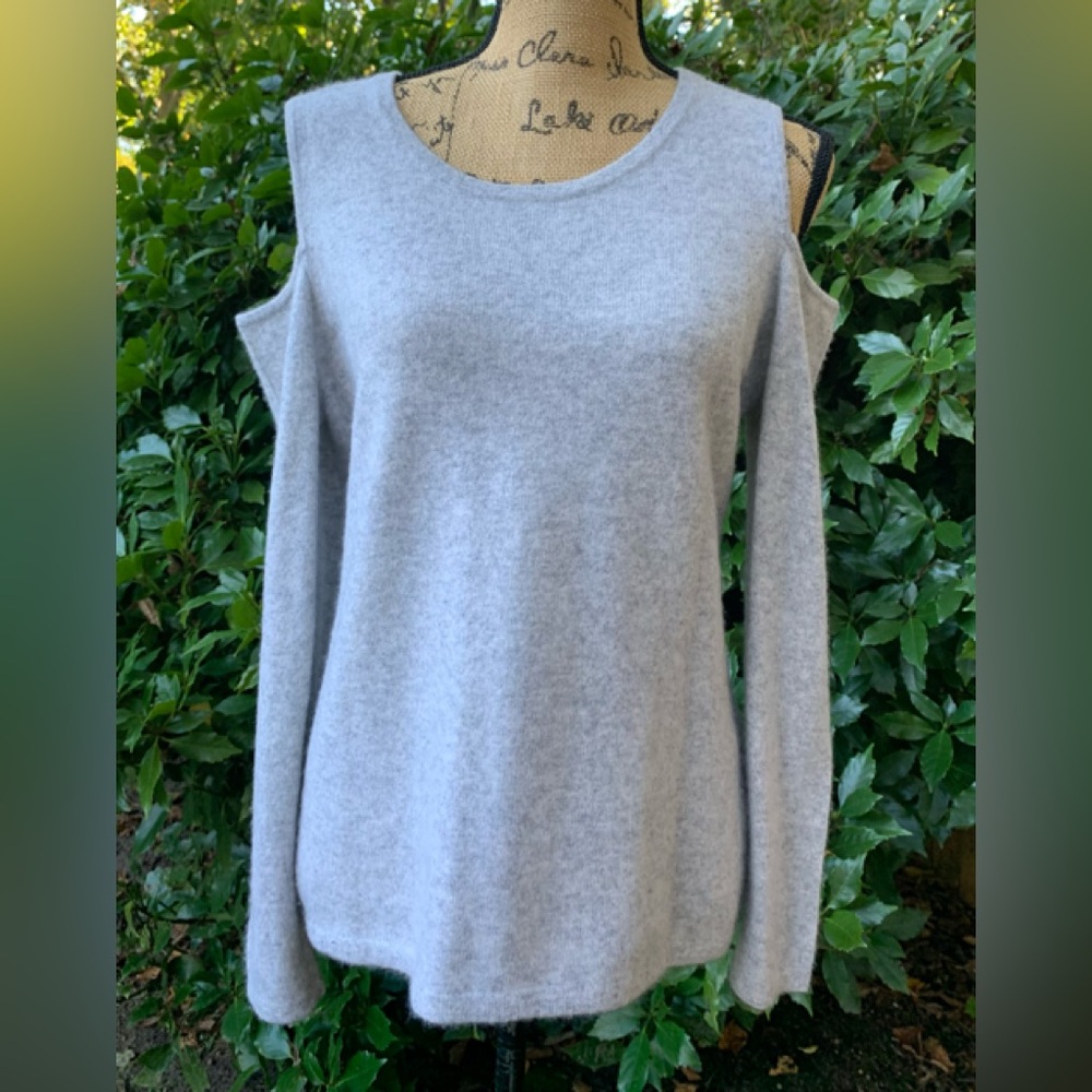 CHARTER CLUB Luxury grey 100% cashmere cold shoulder size large sweaterVVGUC